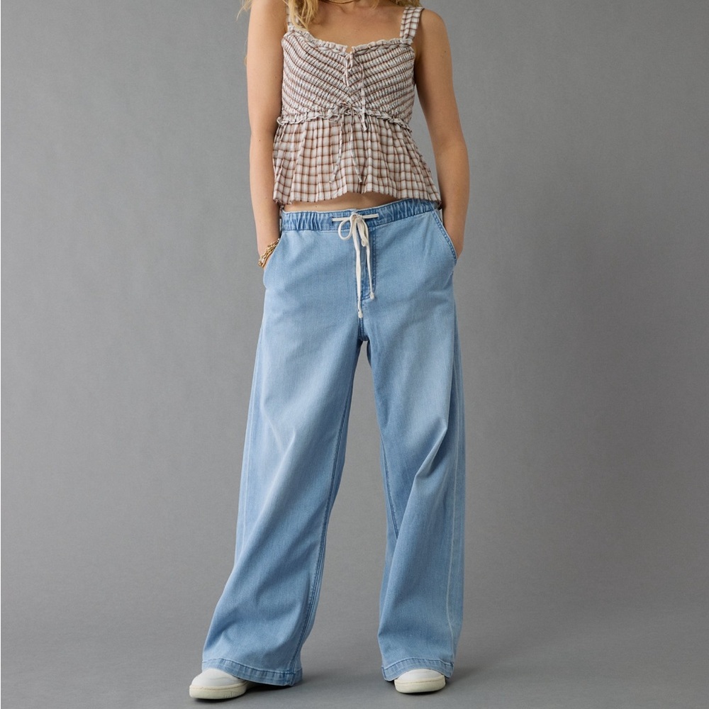 American Eagle Stretch Low-Rise Ultra Wide-Leg Pull-On Jean Size Large Short